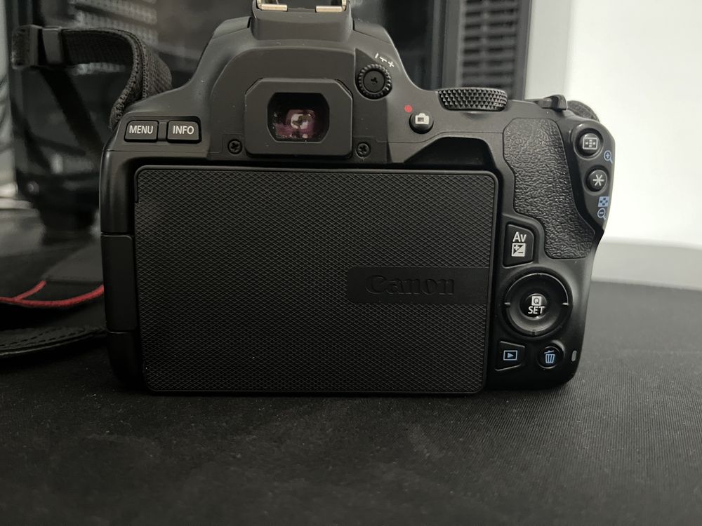 DSLR Canon 250D aparat foto