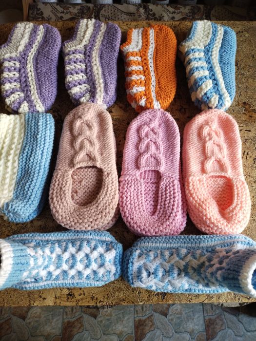 Продаем взрослые, детские шерстянные вязанные носки ,тапочки.Самовывоз