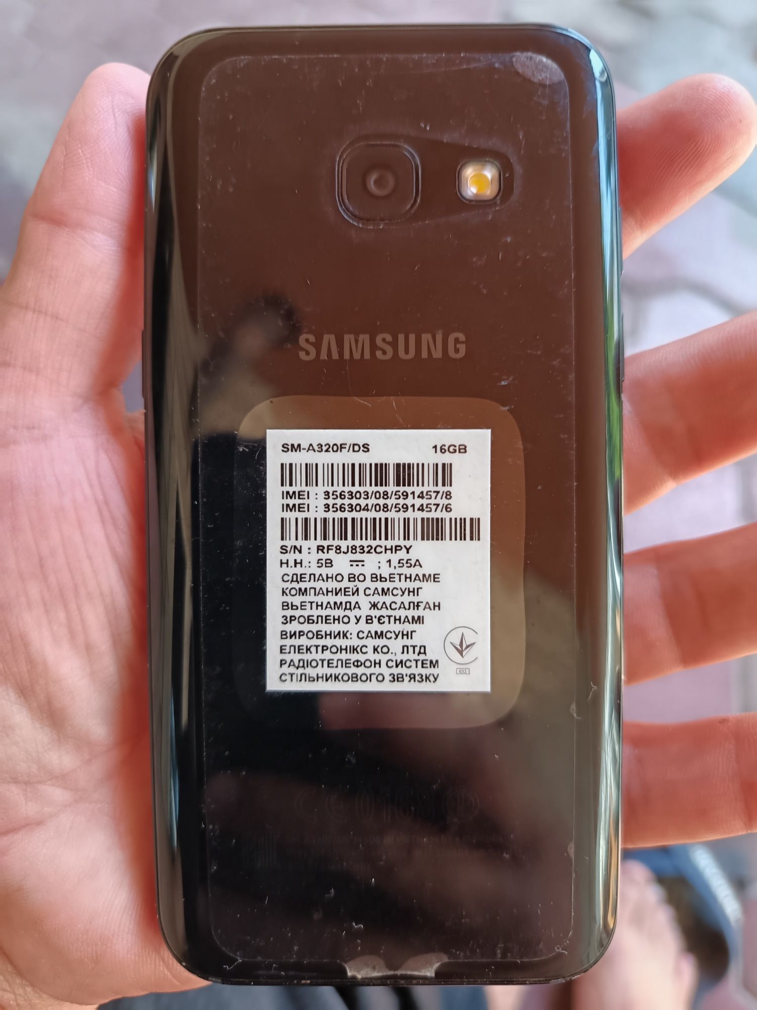 самсунг А320f топовый  смартфон