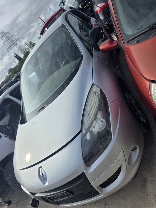Dezmembrez Renault Scenic 3 motor cutie bara trager far capota haion