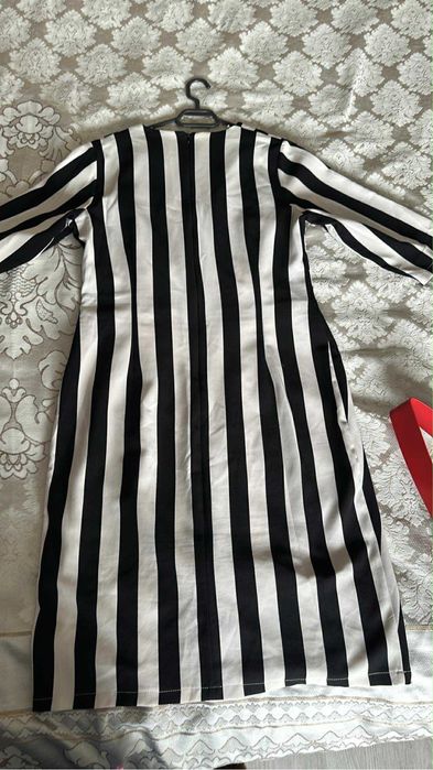 Rochie eleganta in dungi cu centura rosie