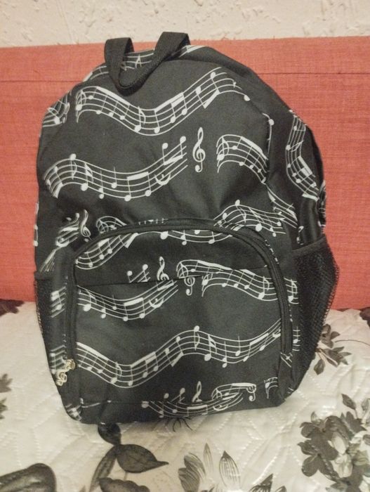раница с музикални ноти