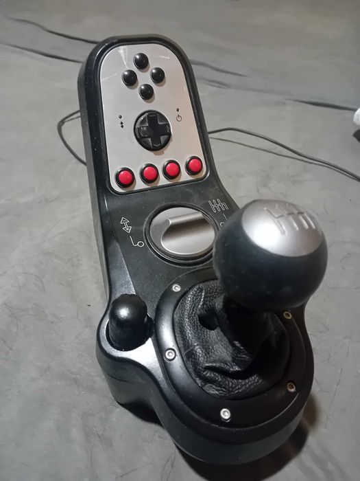 Скоростен лост от Logitech