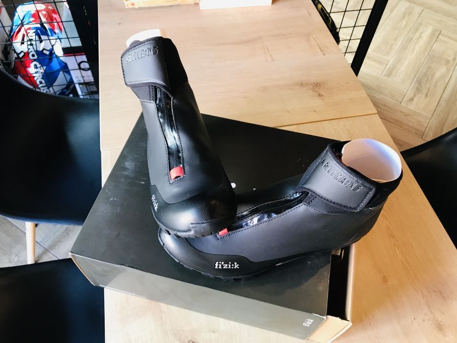 Papuci ciclism Fizik X5 Artica