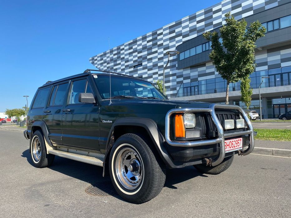 Jeep Cherokee model SUA