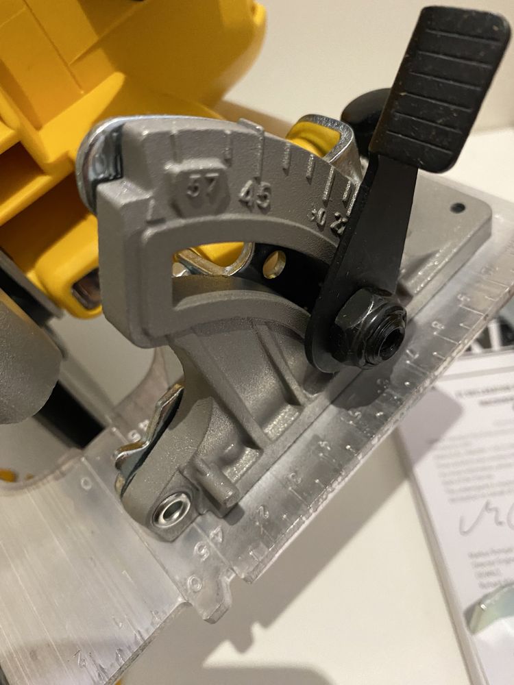 Акумулаторен Циркуляр DeWALT DCS570NT 18V XR Brushless