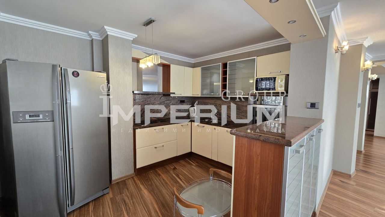 Дава се под наем Тристаен апартамент в Варна, Център - 120 кв.м за 816 € - Снимка #8