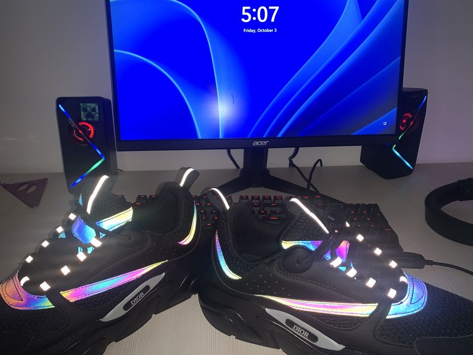 Dior b22 apropae ca noi