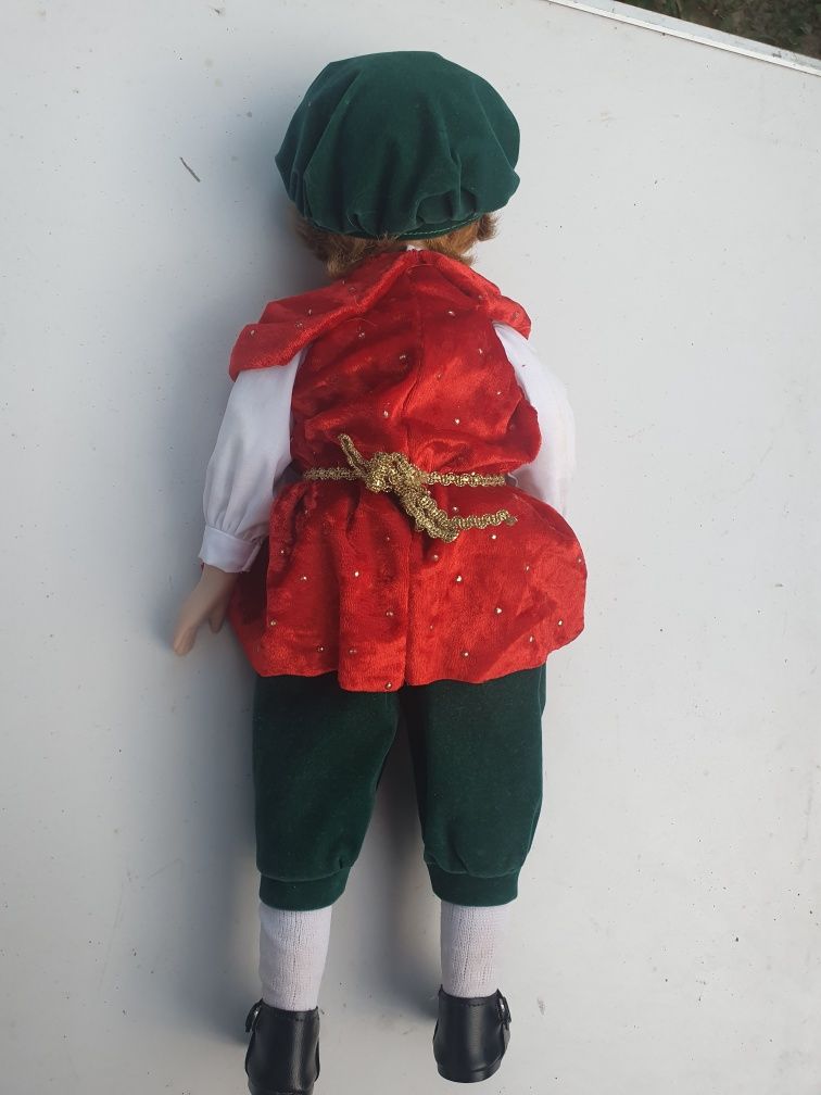 Papusa portelan baiat 46 cm costum elegant catifea rosu verde