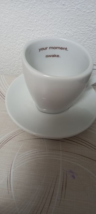 Două cești +farfurii pentru cafea