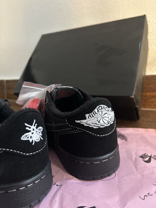 Jordan 1 low X Travis Scott