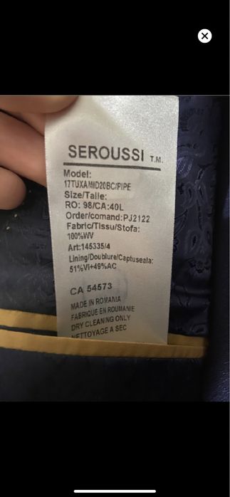 Vând costum  SEROUSSIE