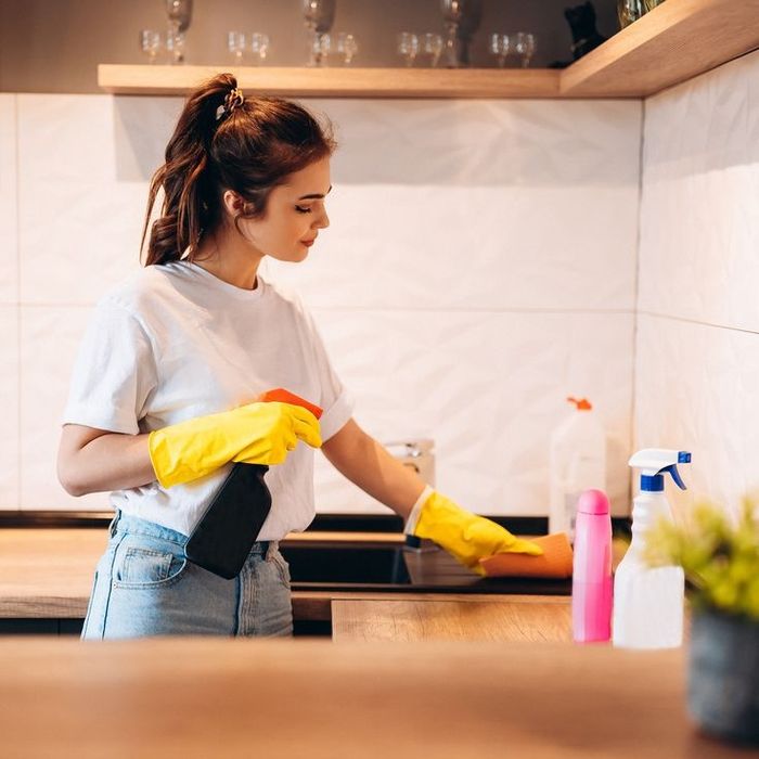 Uborka hizmati, tozalash ishlarini bajaramiz