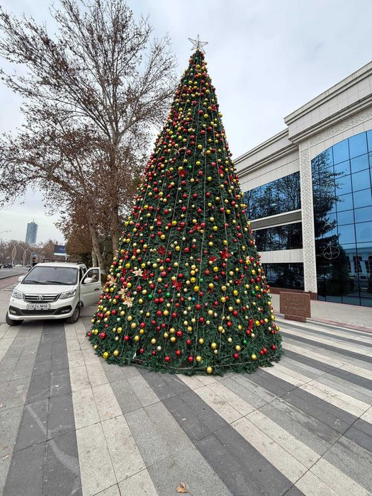Установка новогодних ёлок || Yangi yil archasini o'rnatish