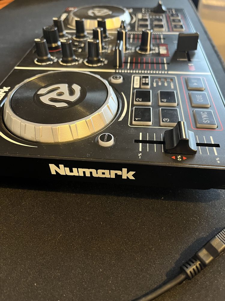 Consola DJ Numark Partymix