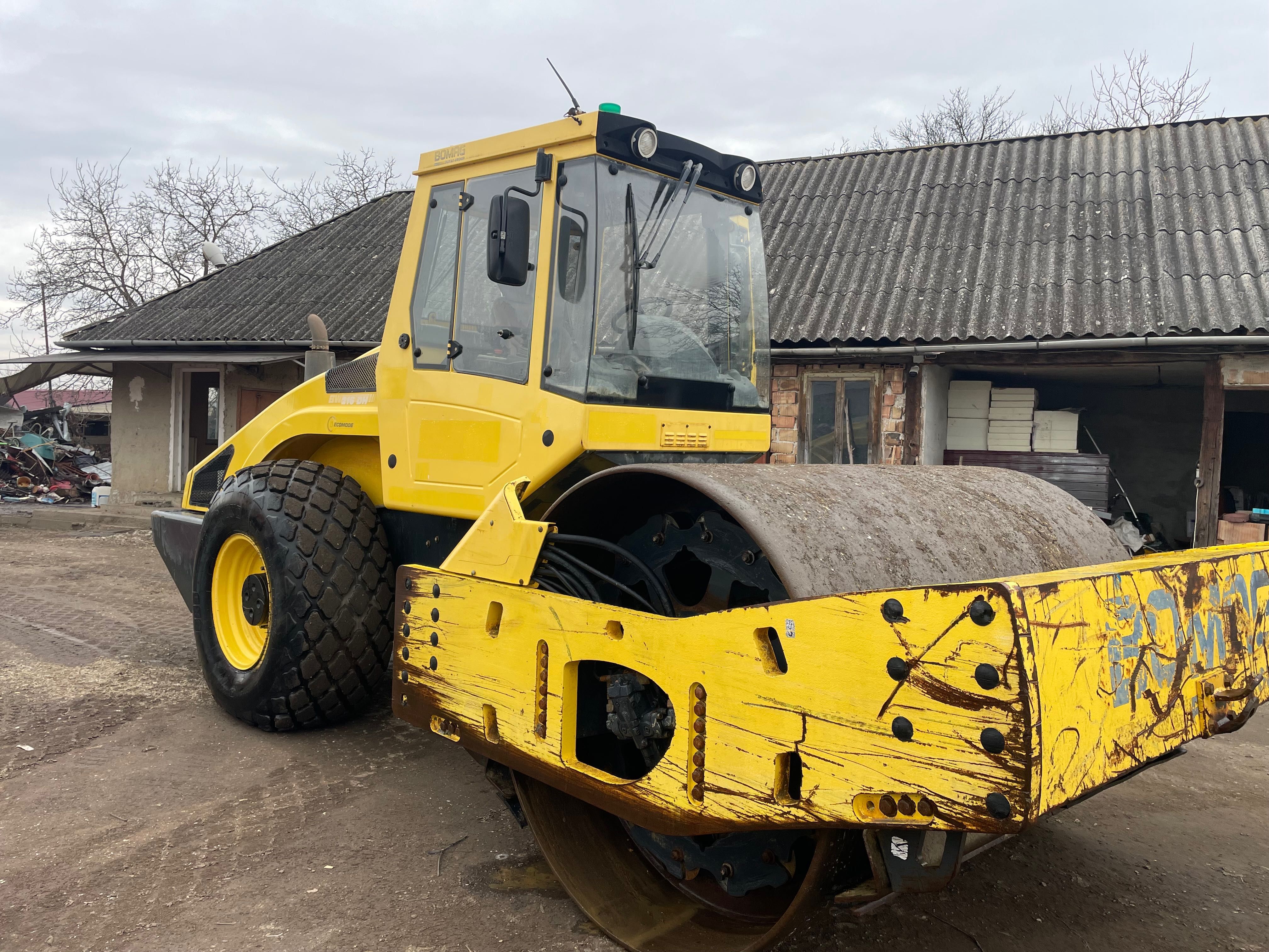 Vând sau închiriez Cilindru compactor Bomag  an 2012