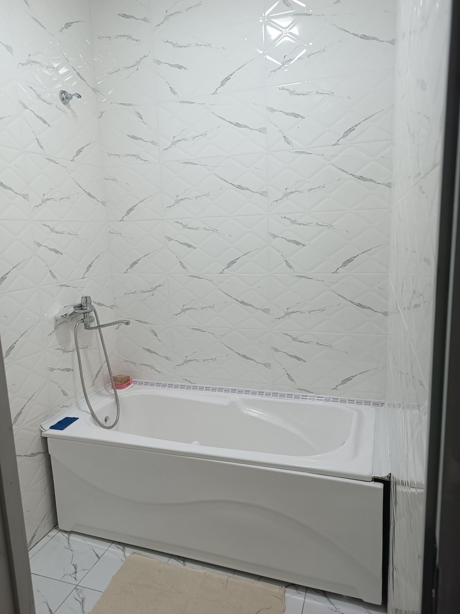 Продается 1/4/4 в Ангрене