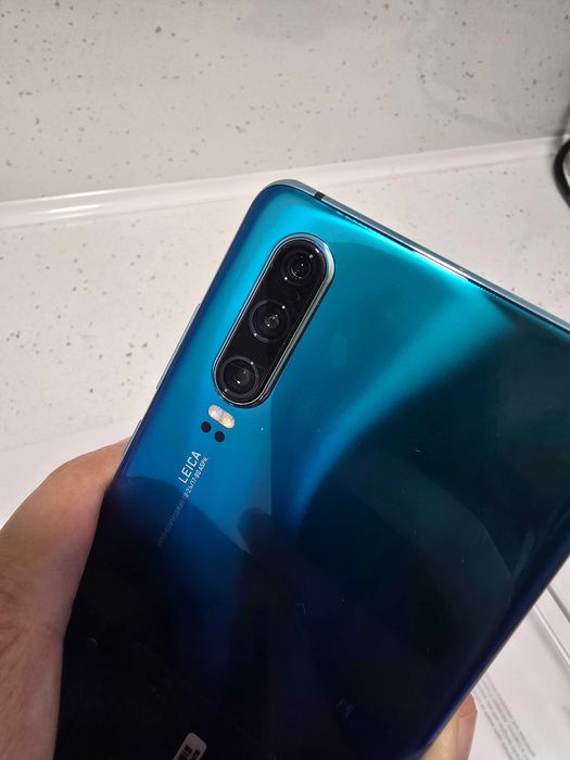 Huawei P30 • 128GB • 6GB RAM • Aurora • Отлично състояние + кутия
