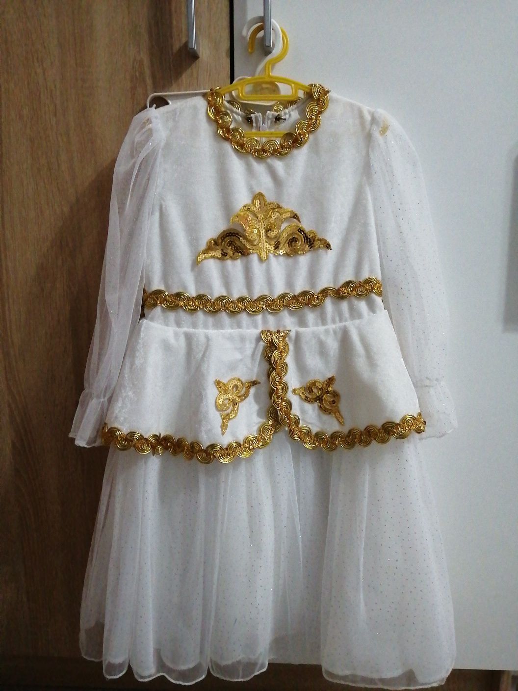Казахский национальный костюм для мальчиков и девочек