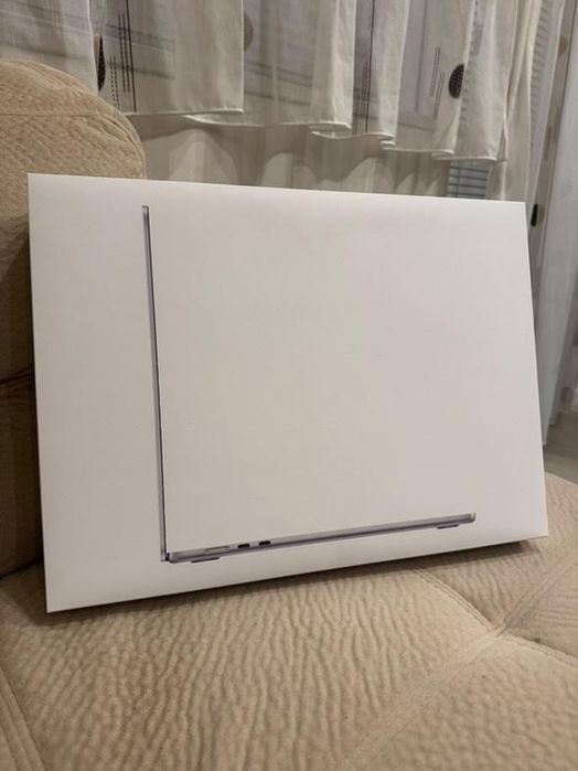 НОВ лаптоп Apple MacBook Air 2025 15-inch, M4 chip, 16GB RAM, 256GB
