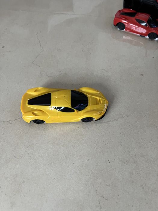 Masinute care se urca pe pereti cu telecomanda