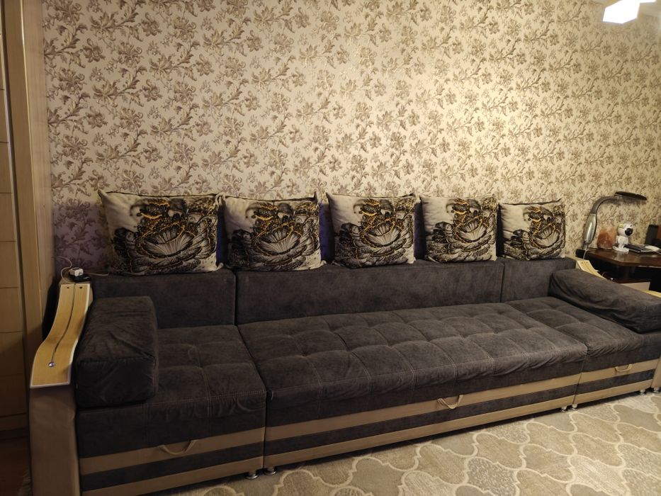 Продаю диван,в отличном состояний.