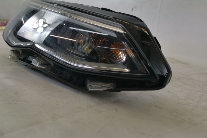 Десен фар Оригинален Led в добро състояние Фолксваген ВВ / Volkswagen