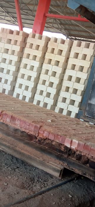 Sifatli pishgan gʻisht sotiladi soni 100 foiz halol 150 markali