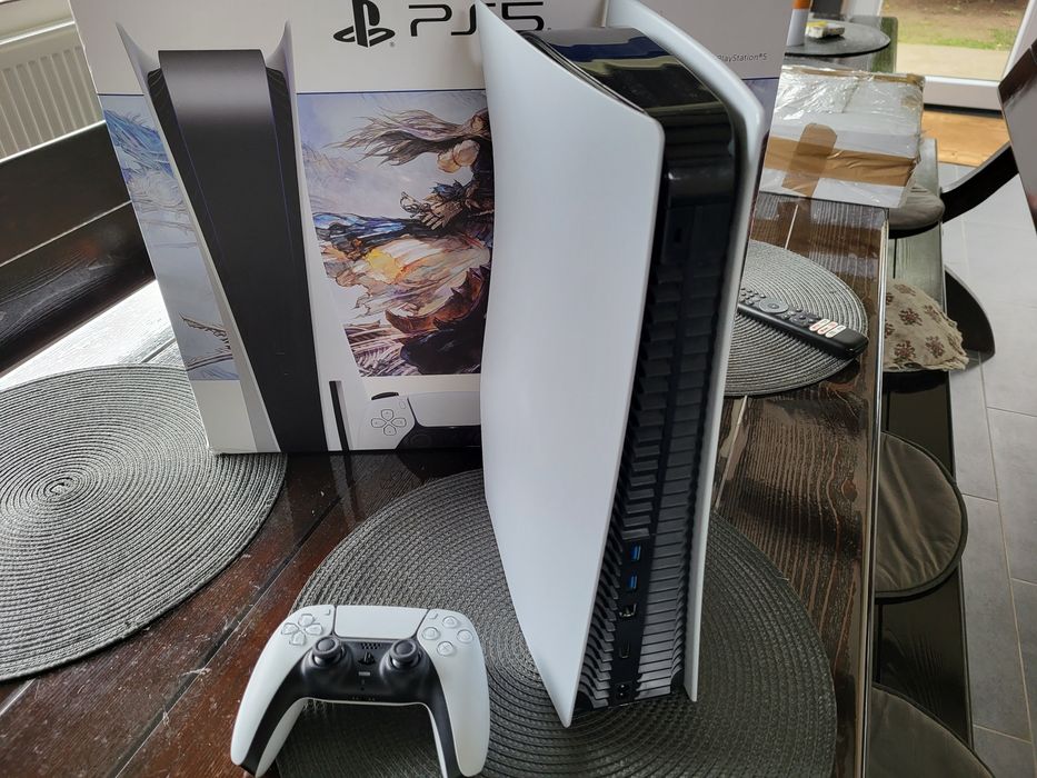 Vând PS5 FAT DiskEdition +Controller+Stand Inc și răcire