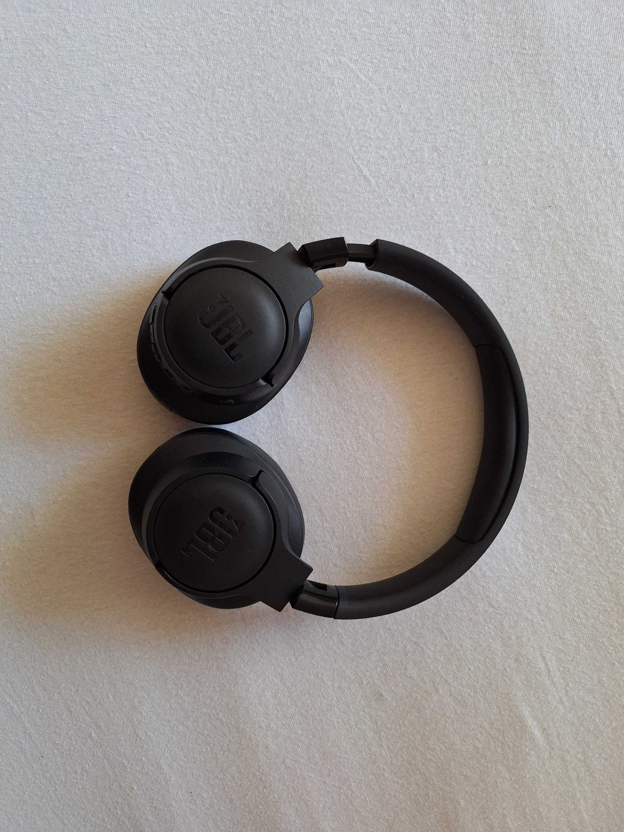 Безжични слушалки JBL Tune 770 NC