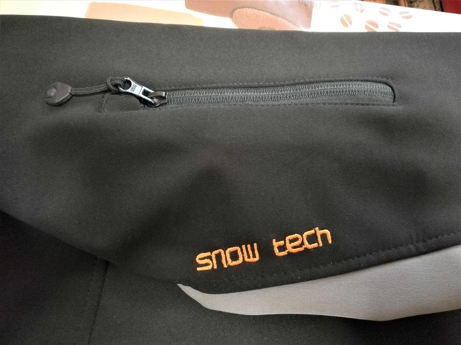 Jacheta Softshell cu gluga