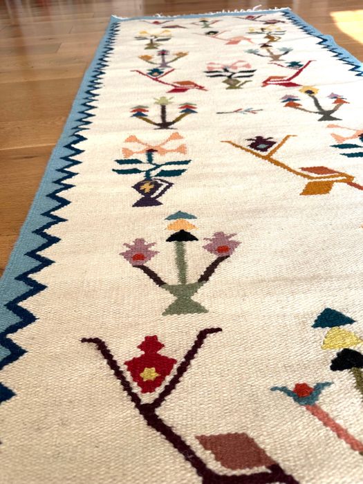 Covor tradițional țesut manual