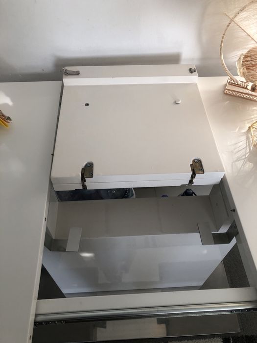 Masa extensibila cu 4 scaune tapitate