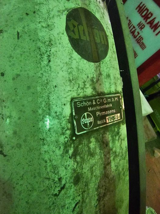 Masina de croit piele sau carton , Stanta cu o coloana Schön & Cie