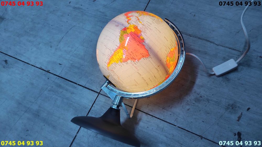 glob pamantesc 20cm in romana cu iluminare perfect functional