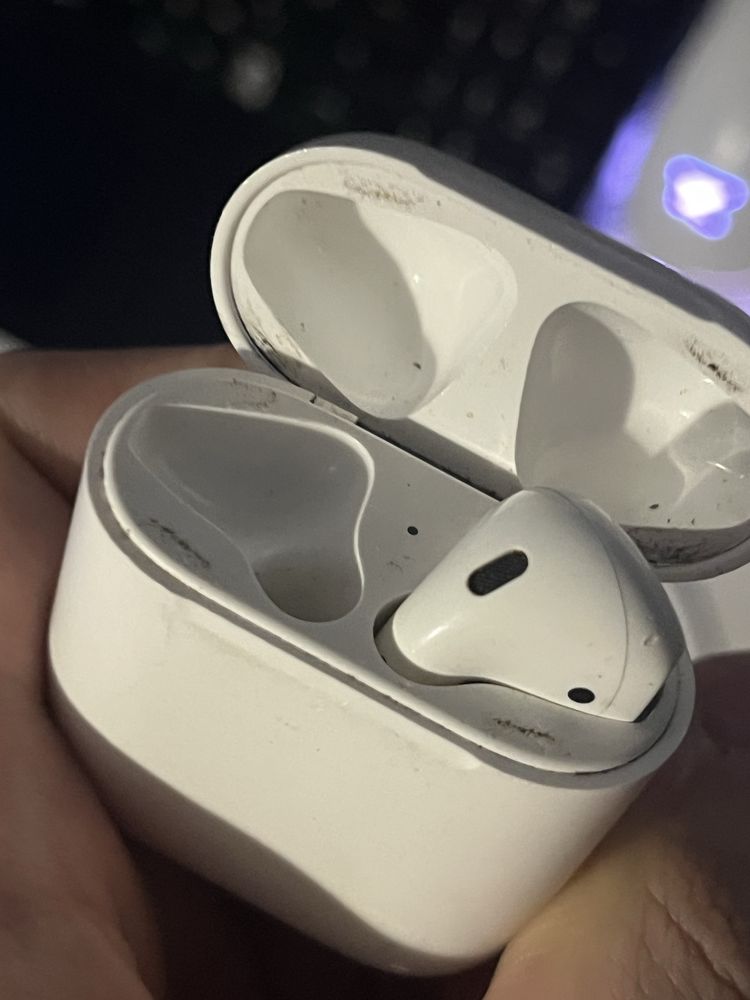AirPods 2 Case и левый наушник