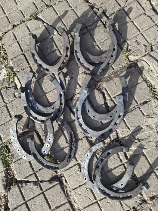 Полкови за коне изработени ръчно