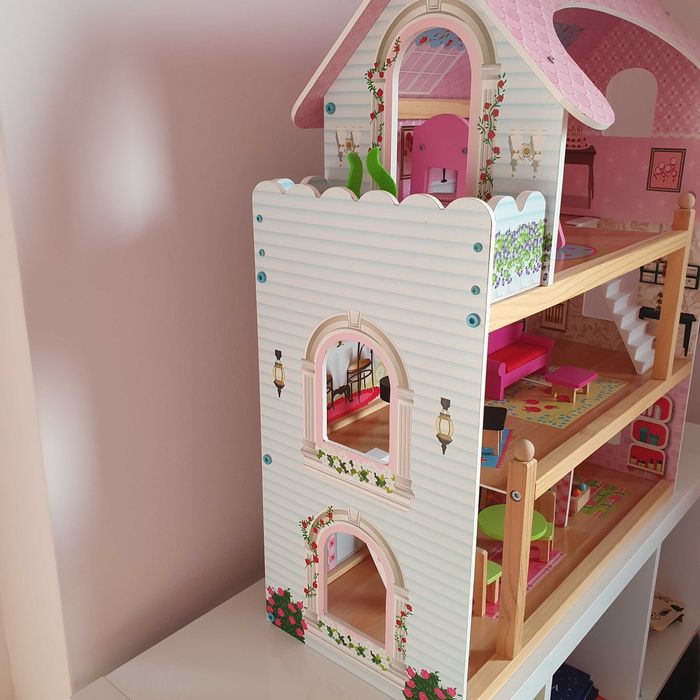 Дървена къща за кукли, дървено конче люлка, дървена кухня