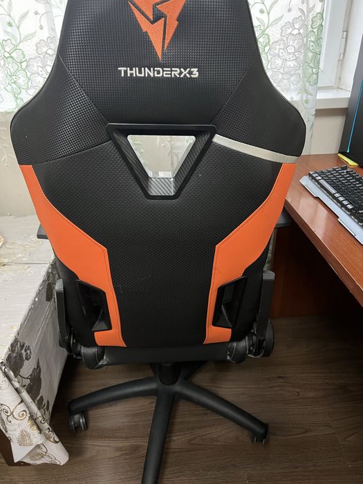 Кресло Cougar Thunder x3