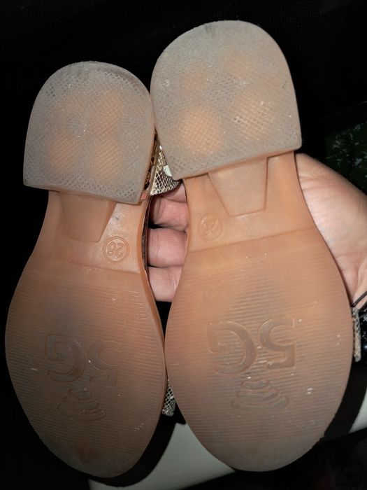 Vand sandale pentru fetita, marimea 26, culoare aurie