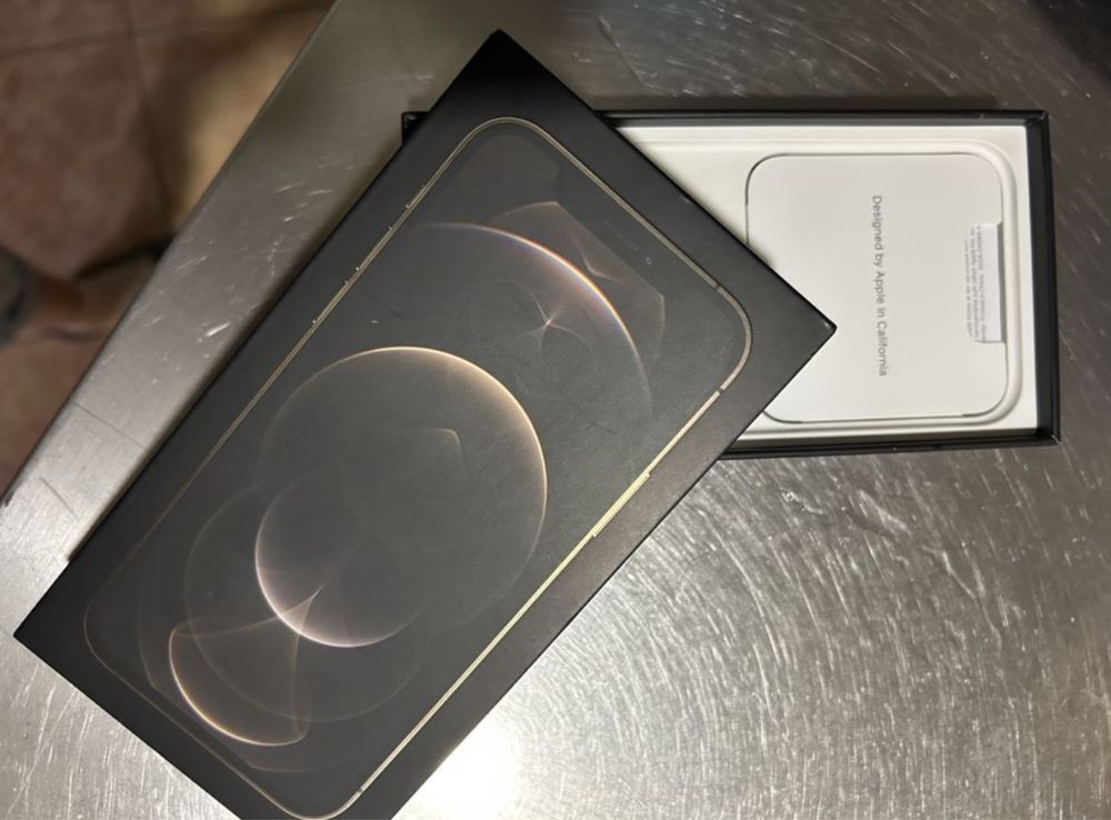Коробка от iphone12 pro