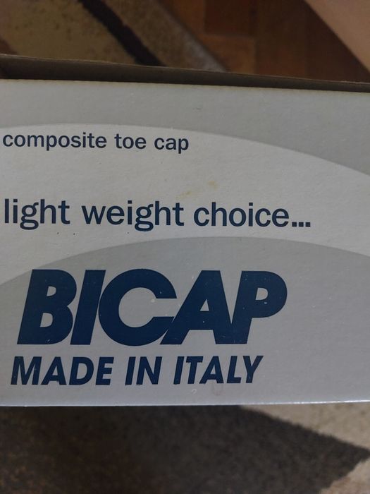 Vand bocanci protectie de vara