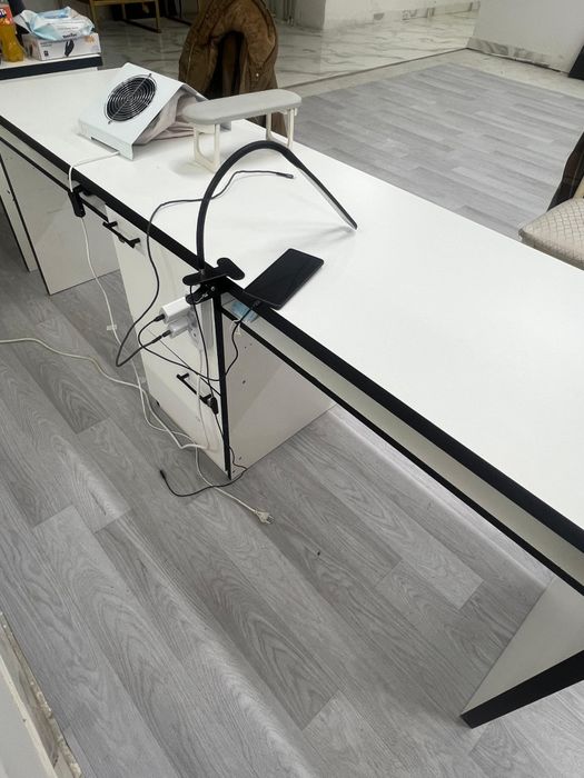 Стол стулья кушетка