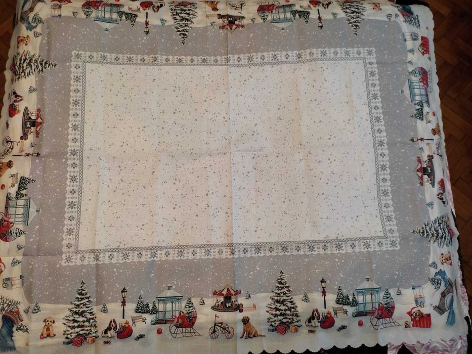 Красива коледна покривка за маса