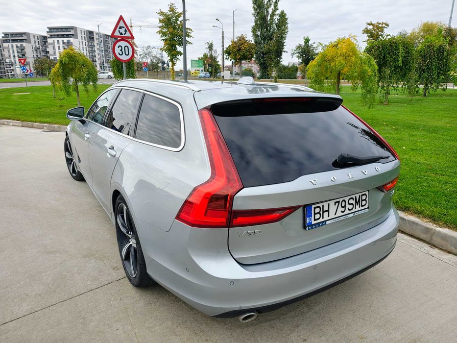 Volvo V90 D4 Momentum