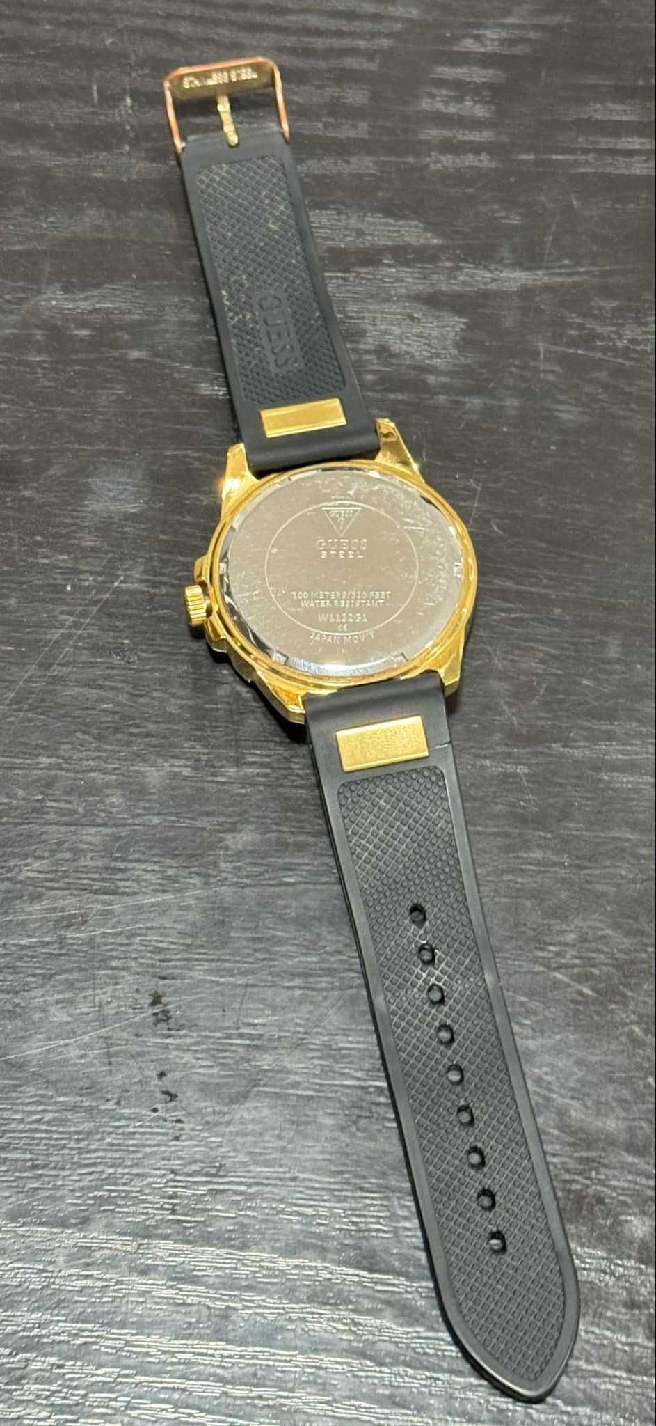 Часовник Guess W1132G1