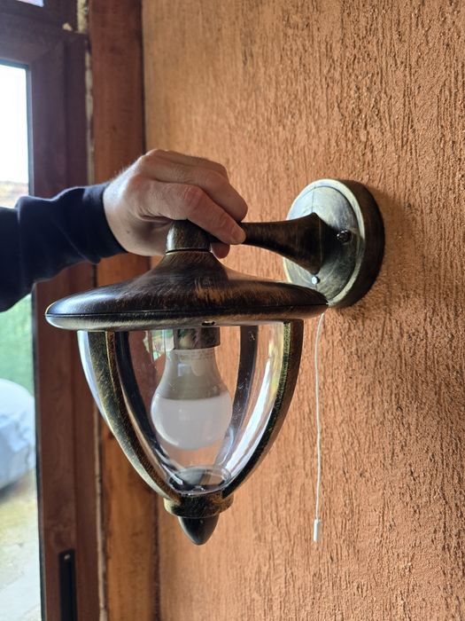 Лампа за стена, стенна лампа