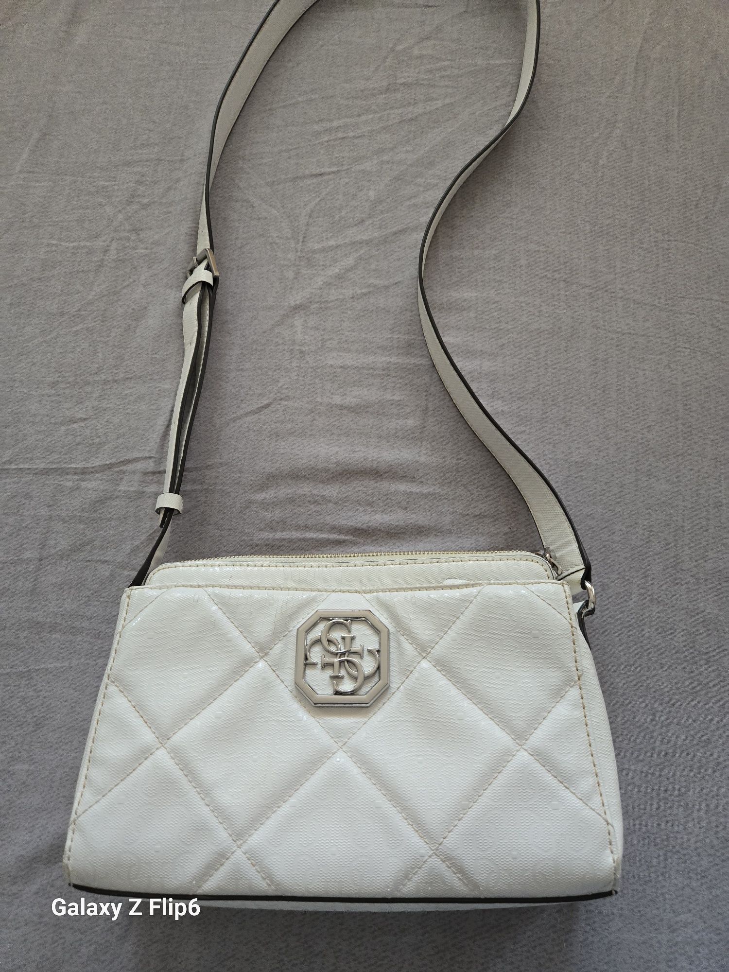 Оригинална чанта Guess