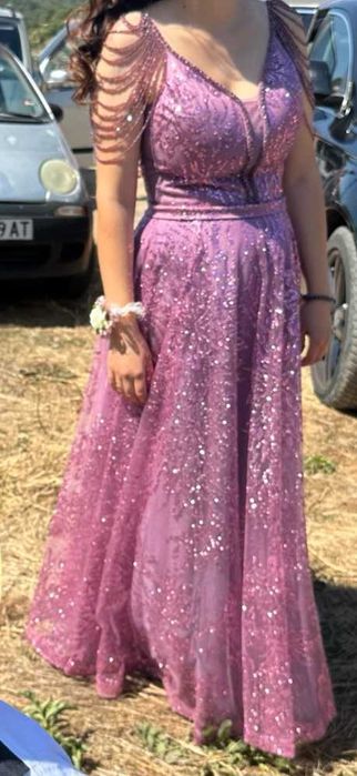 Официална рокля.