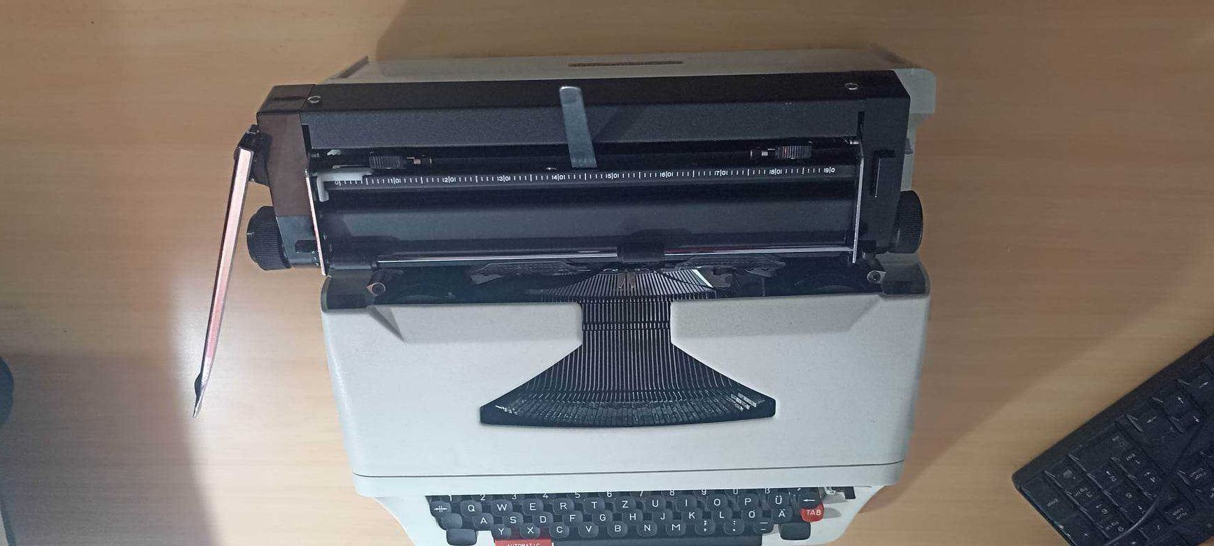 masina de scris  hermes made in japan